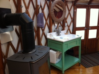 Yurt - sink and heater