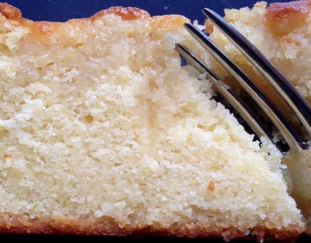 a-modern-mothers-delicious-lemon-drizzle-cake